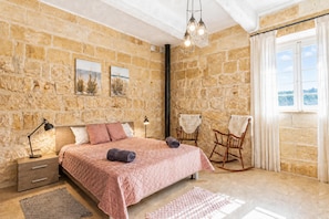 Familie villa, 5 slaapkamers, balkon (POOL & SPA - wellness VILLA St Martin) | 5 slaapkamers