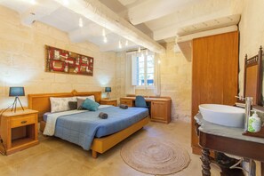 5 bedrooms, iron/ironing board, free WiFi, bed sheets - Pool & SPA - Wellness Villa St Martin (Mgarr)