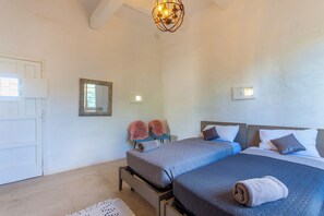 Family Villa, 5 Bedrooms, Balcony (POOL & SPA - wellness VILLA St Martin) | 5 bedrooms, iron/ironing board, free WiFi, bed sheets - Pool & SPA - Wellness Villa St Martin (Mgarr)