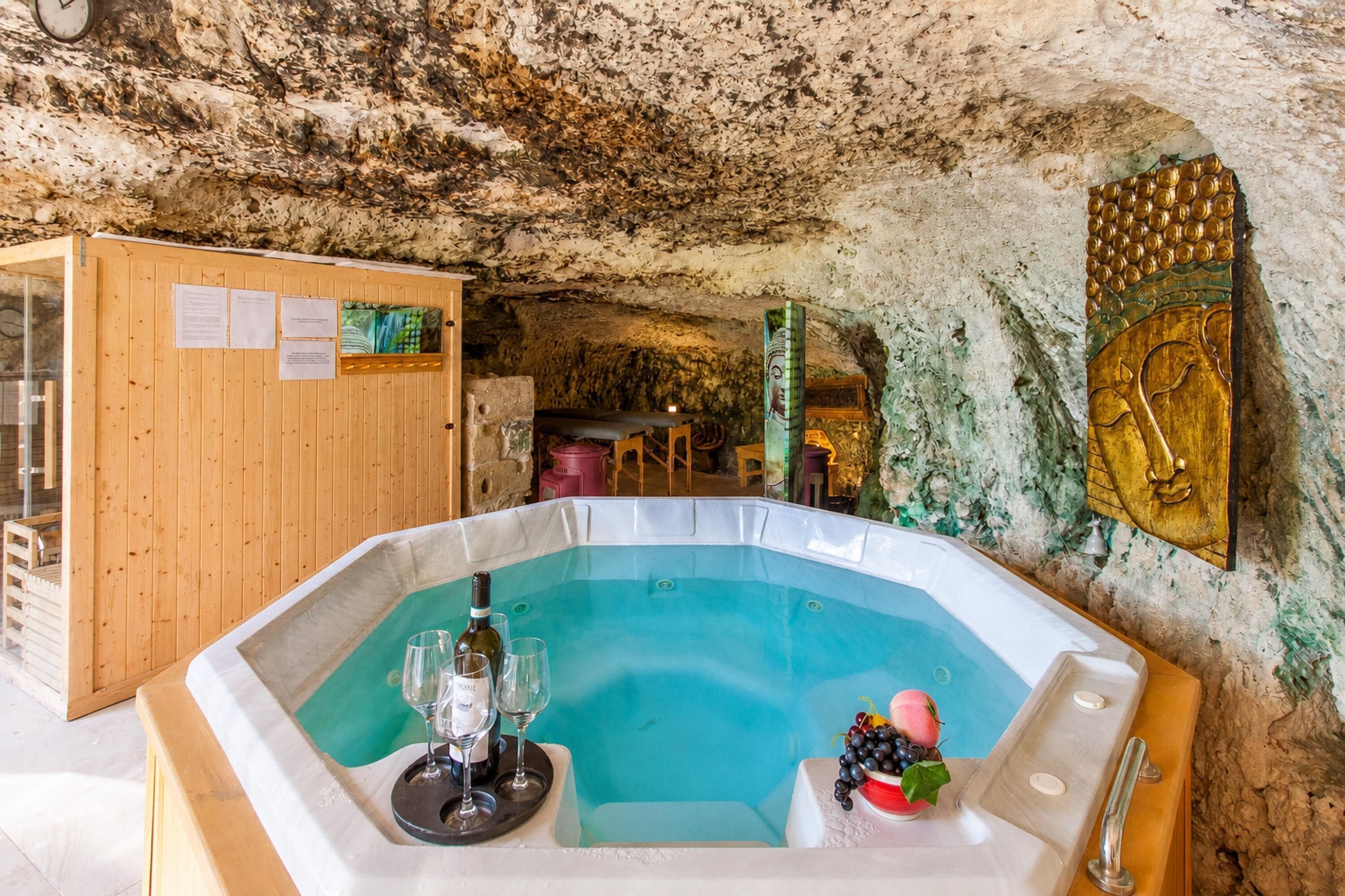 Family Villa, 5 Bedrooms, Balcony (POOL & SPA - wellness VILLA St Martin) | Private spa tub