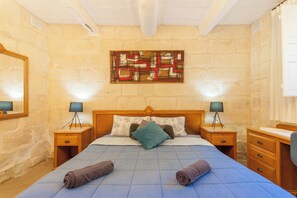 Family Villa, 5 Bedrooms, Balcony (POOL & SPA - wellness VILLA St Martin) | 5 bedrooms, iron/ironing board, free WiFi, bed sheets - Pool & SPA - Wellness Villa St Martin (Mgarr)