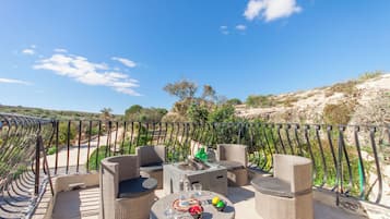Biệt thự dành cho gia đình, 5 phòng ngủ, ban công (POOL & SPA - wellness VILLA St Martin) | Hiên
