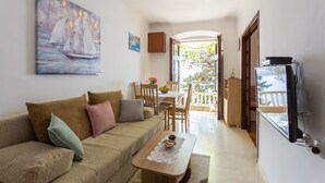 Leilighet (Two-Bedroom Apartment with Terrace an) | Oppholdsrom