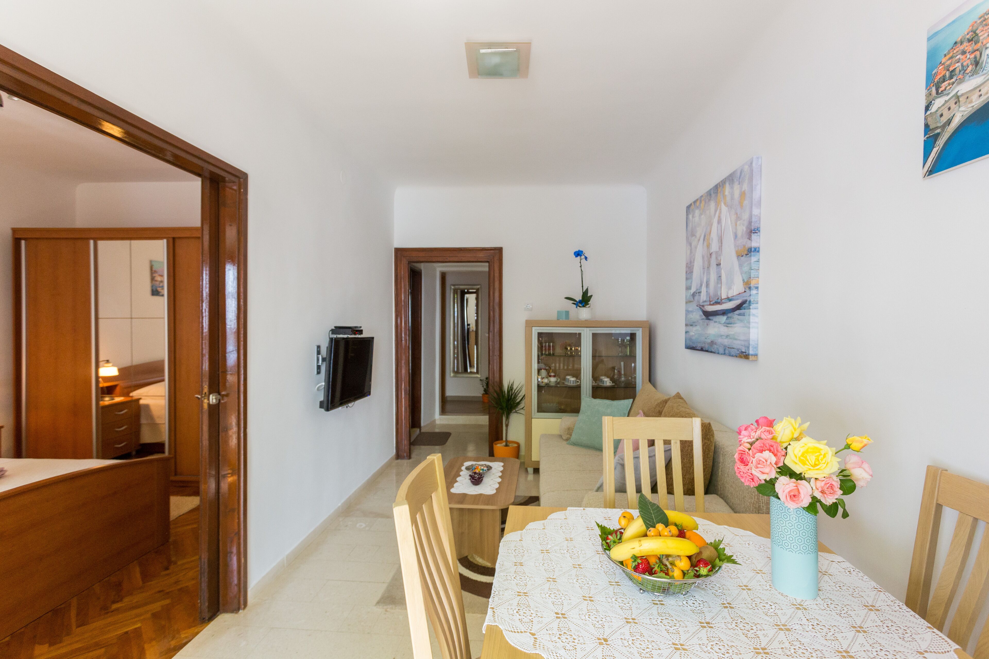 Departamento (Two-Bedroom Apartment with Terrace an) | Comedor