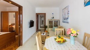 Leilighet (Two-Bedroom Apartment with Terrace an) | Spisestue