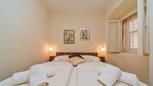 Leilighet (Two Bedroom Apartment with City View)