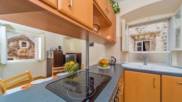 Apartment (Two Bedroom Apartment with City View) | Eigene Küche | Kühlschrank