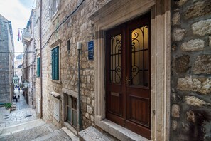 Apartment (Two Bedroom Apartment with City View) | Exterior