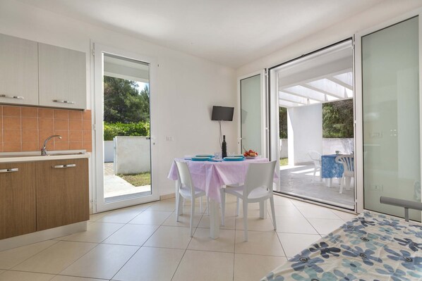 Basic Villa | Dining room