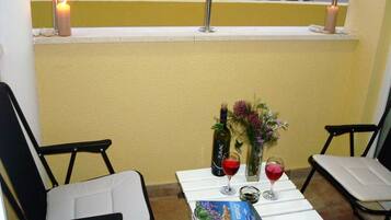 Studio (Studio Apartment with Balcony and Par) | Ban công