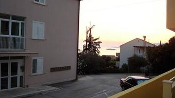 Studio (Studio Apartment with Balcony and Par) | Ngoại thất