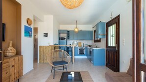 A compact living space with a kitchen, dining area, and seating. - Private pool★Wifi★SeaView★Quiet place★Roof terrace (Darmarohori)