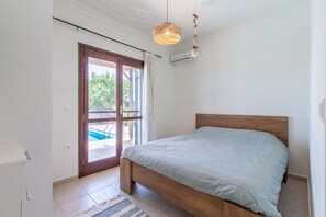 2 bedrooms, iron/ironing board, travel crib, free WiFi