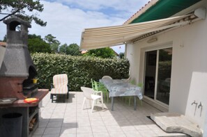 Outdoor dining - VILLA WITH AMAZING VIEW OF THE PORT (Mimizan)