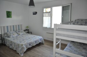 3 bedrooms, iron/ironing board, free WiFi, wheelchair access - VILLA WITH AMAZING VIEW OF THE PORT (Mimizan)