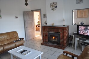 TV, fireplace - VILLA WITH AMAZING VIEW OF THE PORT (Mimizan)