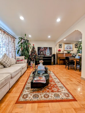 Living room  -  Entire Private 2nd Floor - 6 family members enjoying home! Free 1 car parking  (Daly City)