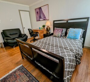 3 slaapkamers, een bureau, een strijkplank/strijkijzer, gratis wifi