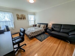 3 slaapkamers, een bureau, een strijkplank/strijkijzer, gratis wifi