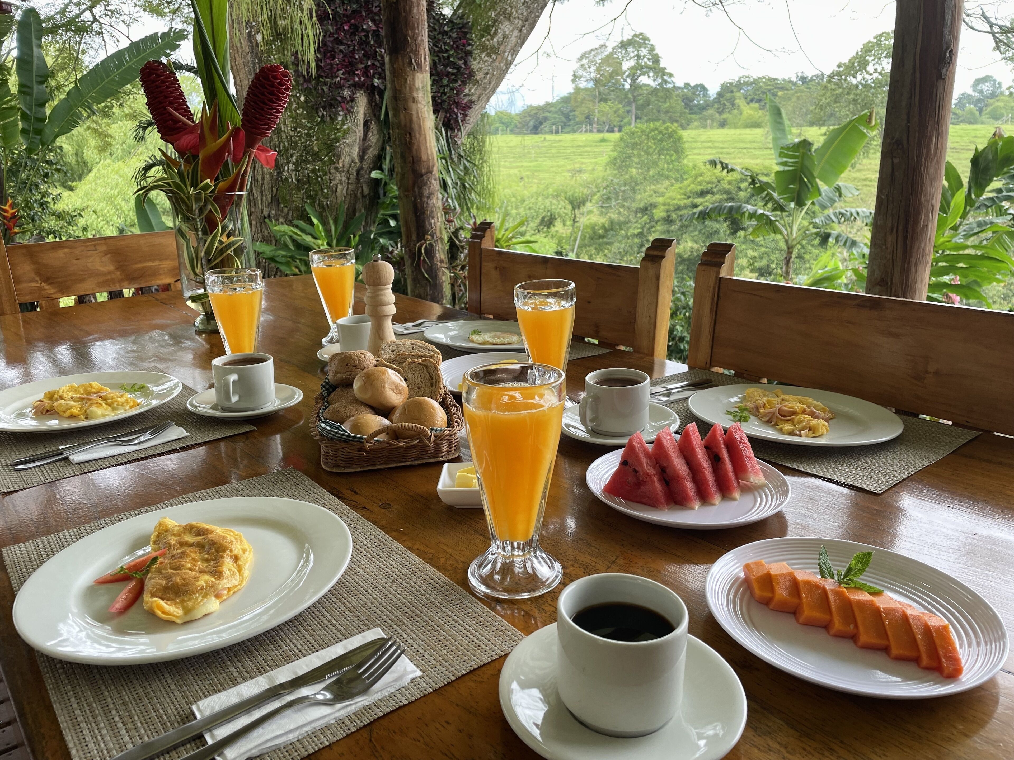 包含每日当地美食早餐