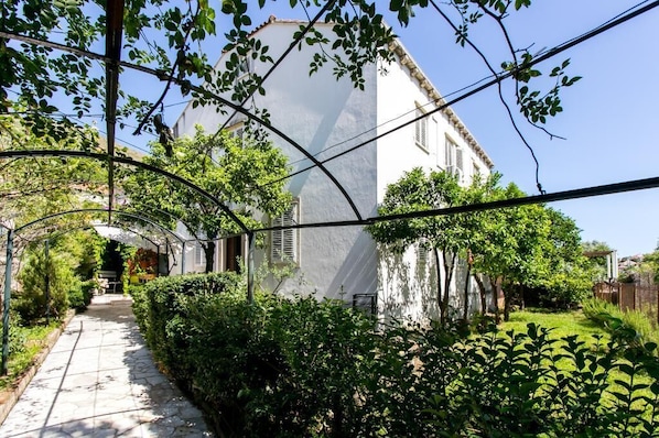 Apartment (Two Bedroom Apt,terrace,garden view) | Garden