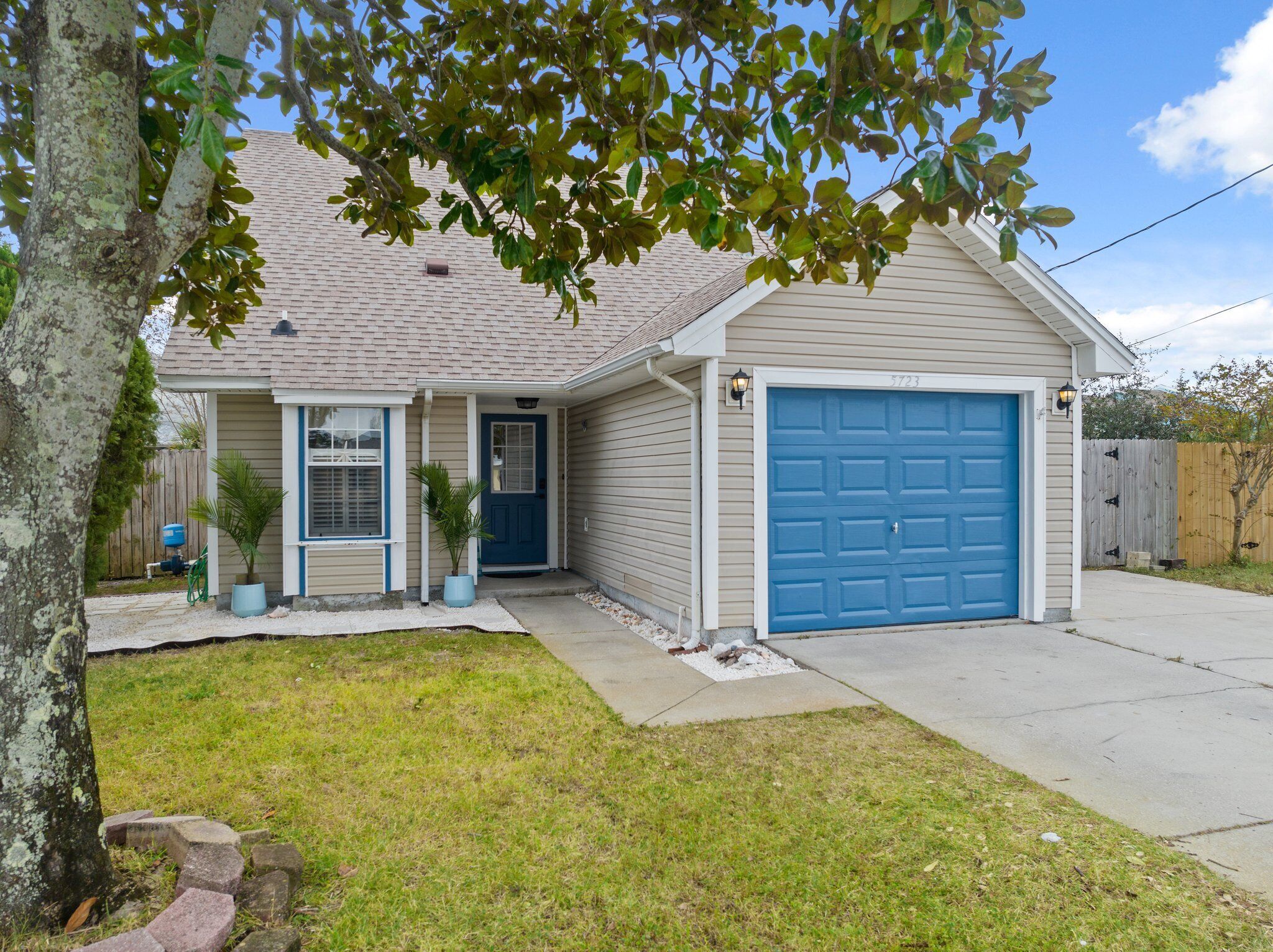 Entire home a short walk to Panama City Beach and Dolphin Boat Launch