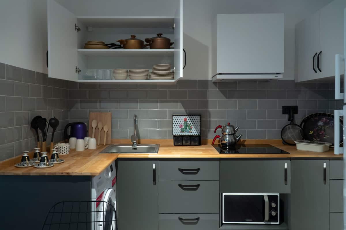 2 bedrooms, premium bedding, in-room safe, desk