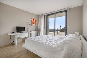 3 bedrooms, iron/ironing board, free WiFi - Architect's House Facing the Sea in La Plaine sur Mer (La Plaine-sur-Mer)