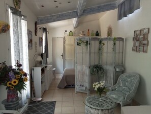 1 bedroom, WiFi, bed sheets - Charming brand-new studio in the countryside (Salernes)