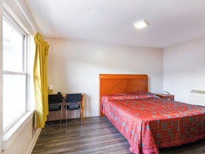 Chambre, 1 très grand lit, fumeur