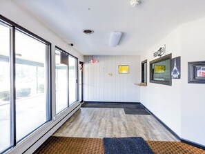 Lobby - Manor Motel By OYO Near Oak Brook/Chicago Westchester (Hillside)