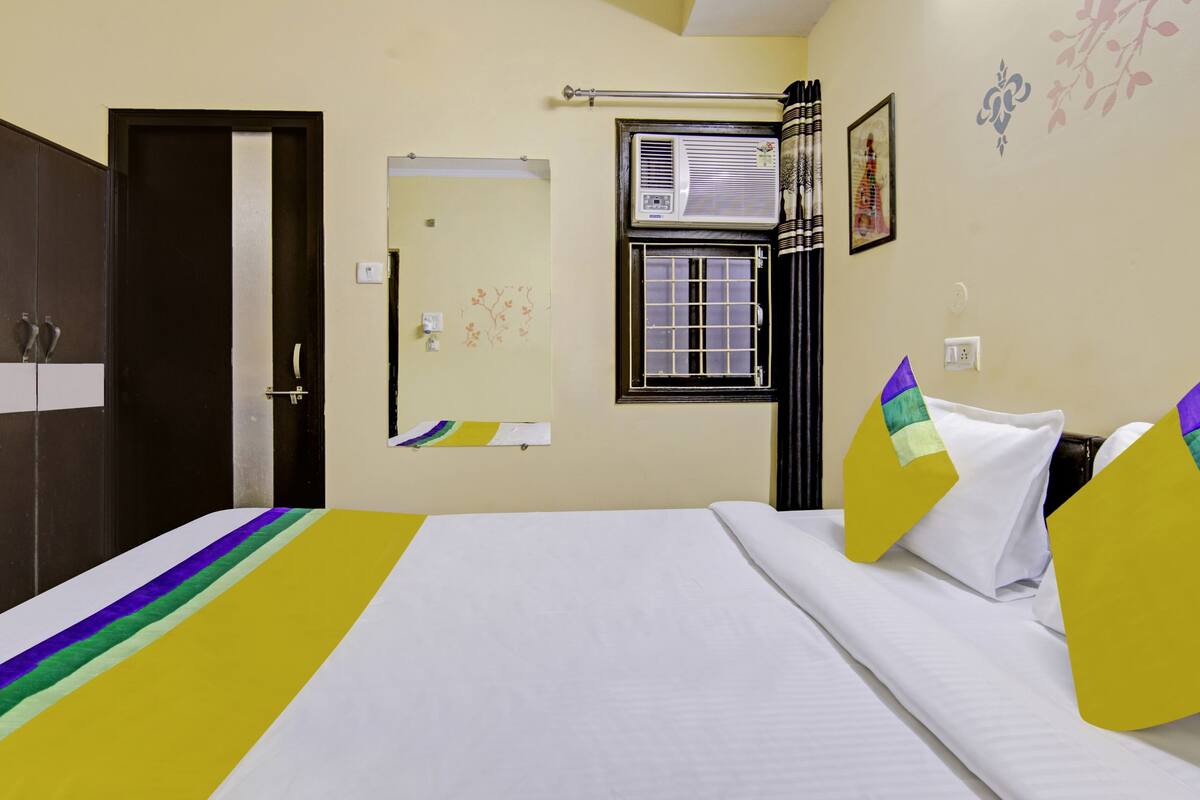 Habitación doble económica | Escritorio