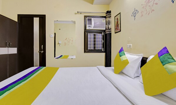 Habitación doble económica | Escritorio 