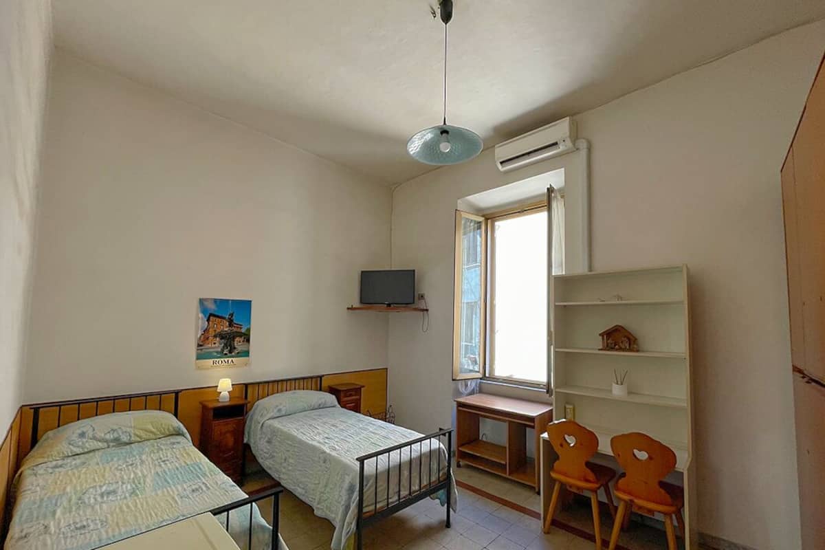 Basic Double Room | Free WiFi, bed sheets