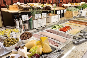 Free daily buffet breakfast - Hotel International Brno (Brno)