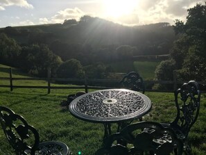 Outdoor dining - Tree house and shepherds hut (Ashburton)