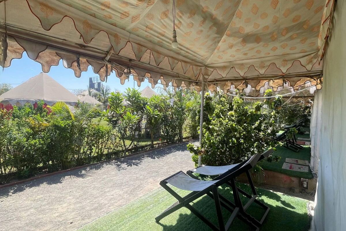 Tenda Royal | 1 camera, biancheria da letto di alta qualità, una scrivania
