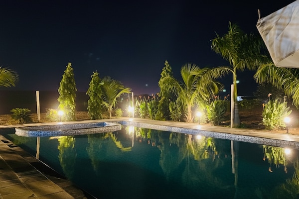 Hồ bơi ngoài trời
