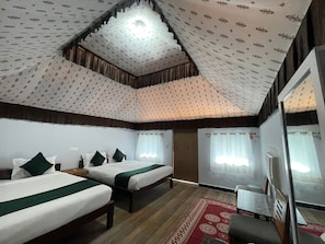 1 bedroom, premium bedding, desk, free WiFi