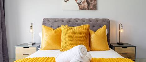 House (4 Bedrooms) | Front of property