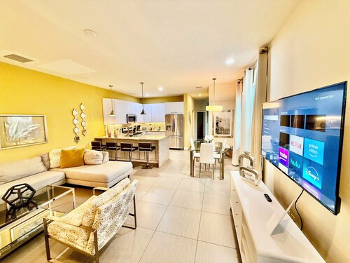 Grand Family Retreat 3BR Townhouse near Disney