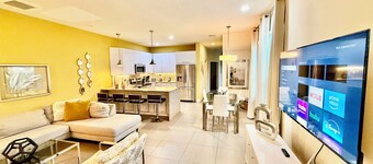 Grand Family Retreat 3BR Townhouse near Disney