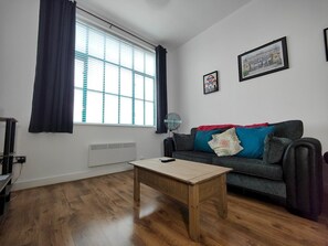 Smart TV - Pass the Keys | Spacious Apartment Minutes to Birmingham Centre (Birmingham)