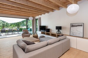 Smart TV, fireplace, stereo - Bioclimatic house with a stunning scenic view (Messanges)