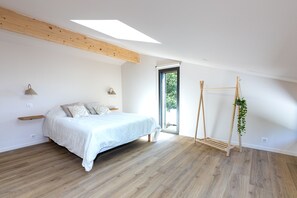 3 slaapkamers, een strijkplank/strijkijzer, reisbedje, gratis wifi