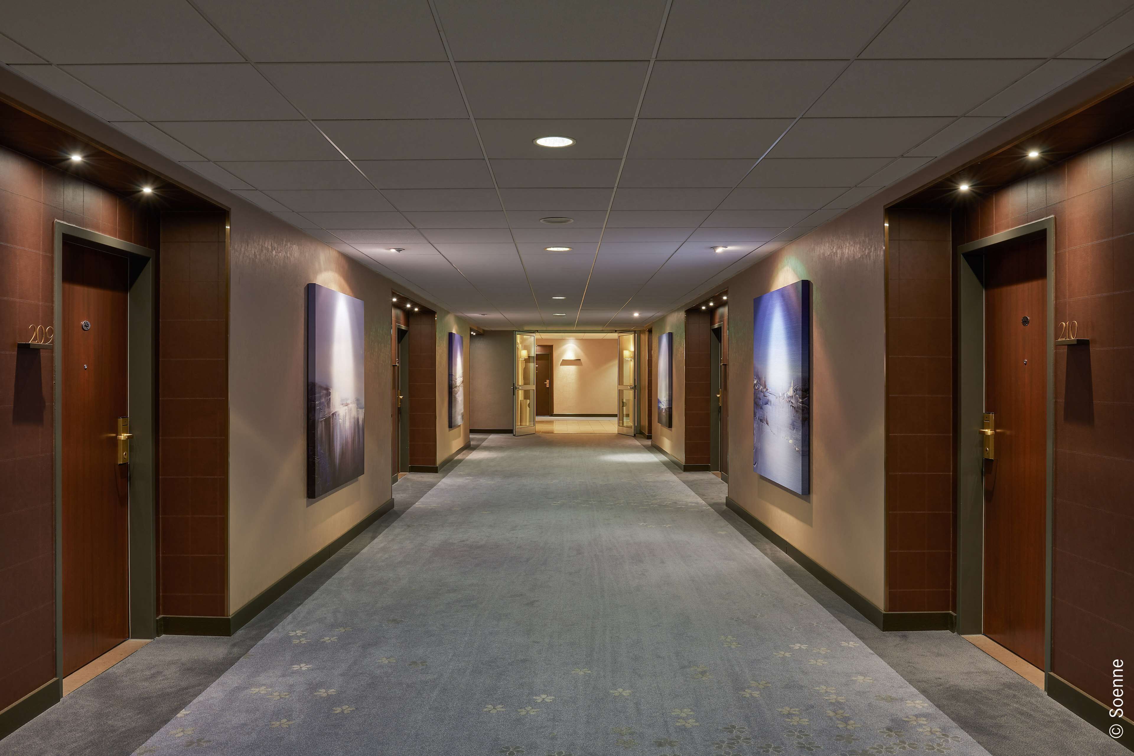 住宿服  务设施