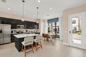 Villa Domani 5 bd Home with Pool (2018) | Eigene Küche