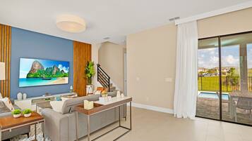 Villa Domani 5 bd Home with Pool (2018) | 起居區 | 智慧型電視