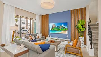 Villa Domani 5 bd Home with Pool (2018) | Area keluarga | Smart TV