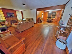 Smart TV, books, stereo